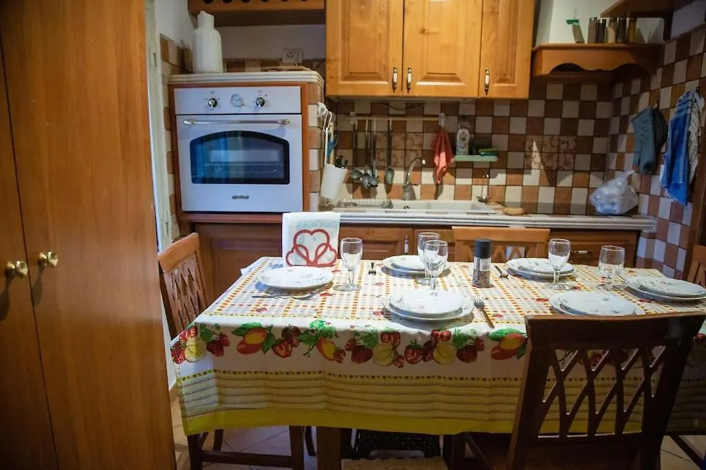 Apartment Top Floor Studio, Central & Quiet Naples