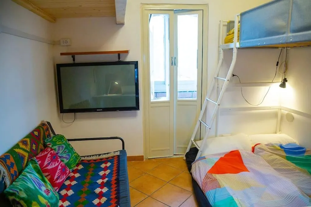 Top Floor Studio, Central & Quiet Naples Italy